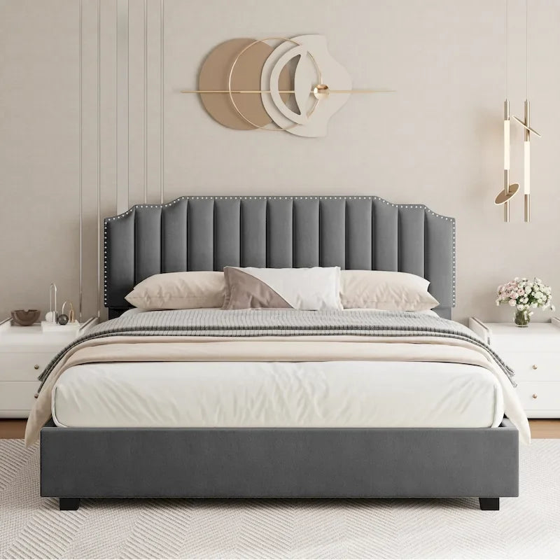 Lit plateforme gris pleine taille en velours capitonné avec espace de rangement