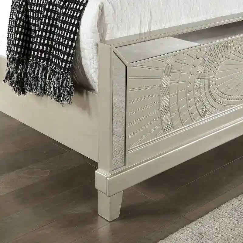 Lit à panneaux sculptés Luela Glam Boho Champagne en bois